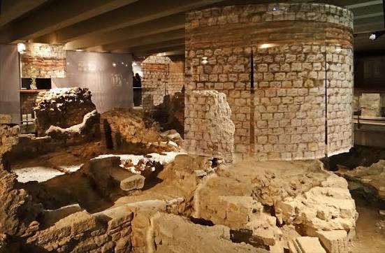 Crypte archéologique de l'Ile de la Cité - Photo 3