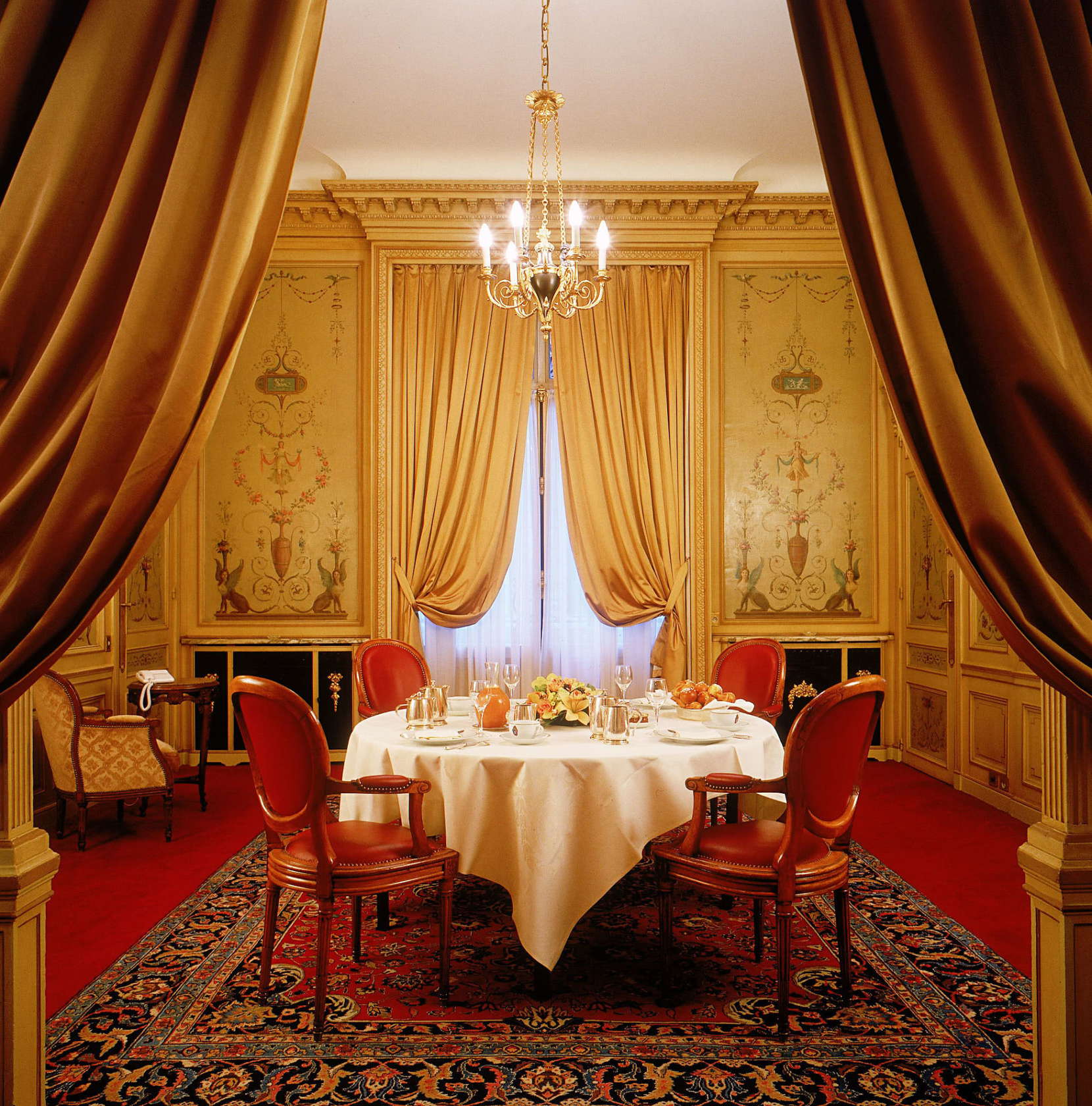 Hôtel Raphael Paris - Photo 1