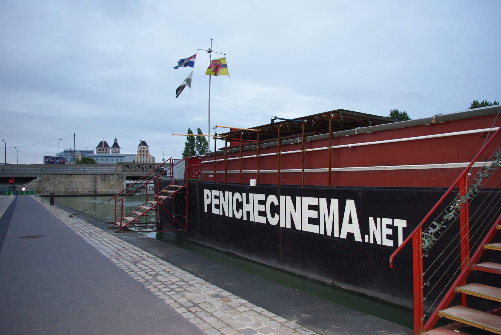 Péniche Cinéma : tout ce qu'il faut savoir pour organiser votre événement à bord